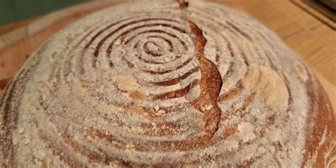 Fotografija Kekčevega kruha, ki ima stožčasto obliko podobno klobuku