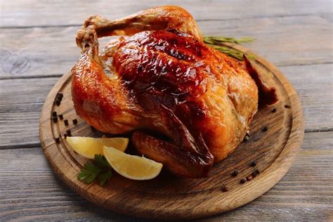 slika piščančjih nabodal s hrustljavo skorjico, pripravljenih v pečici