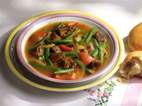 Thematic photo of green beans and minced meat stew ready to be served