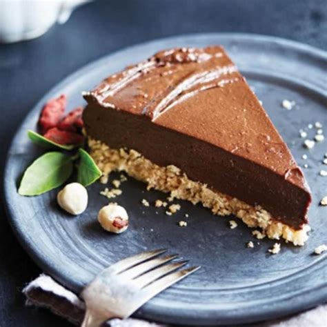 veganska čokoladna torta s prelivom