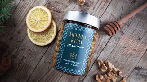 Slika orehov in medu, ki poudarja njuno zdravilnost