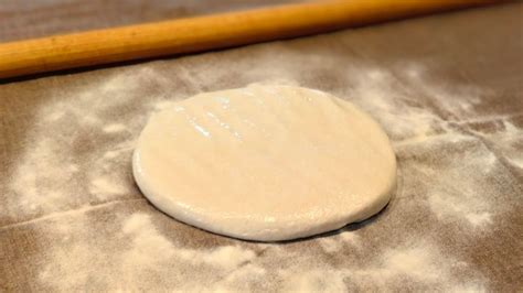 Diagram sestave bureka s poudarkom na ročno razvlečenem testu