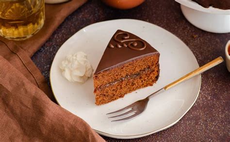 Tematsko fotografijo Sacher torte, ki se je povesila