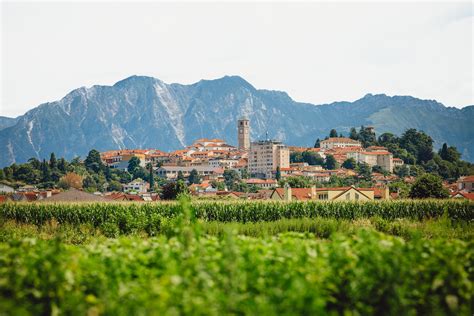 Karta Furlanije-Julijske krajine s poudarkom na San Daniele del Friuli in vplivu Jadranskega morja in Predalp
