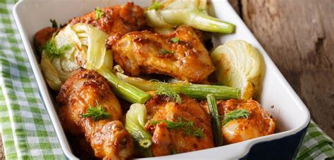 Piščanec v pečici na rešetki nad zelenjavo