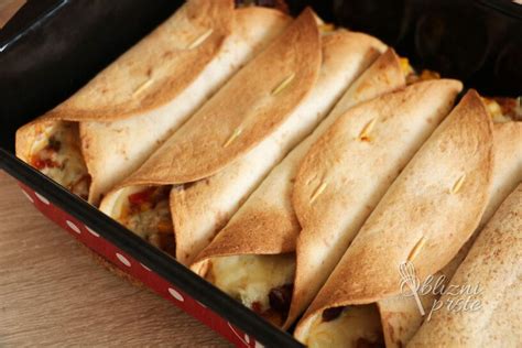 Pekač s piščancem v pečici