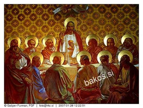Prikaz Jezusove zadnje večerje z apostoli, v središču kruh in vino