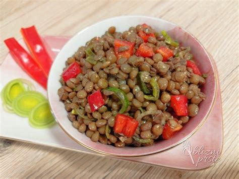 Prikaz različnih jedi iz leče: juha, solata, mineštra