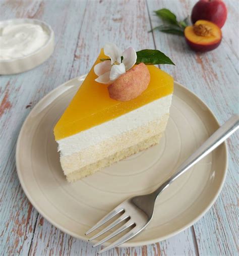 Končana breskova torta z jogurtom
