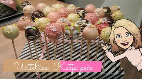 Priprava Kinder cake popsov z dvema vrstama čokolade.