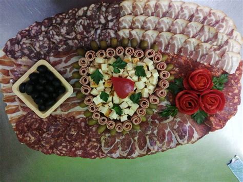 fotografija procesa priprave mesne torte