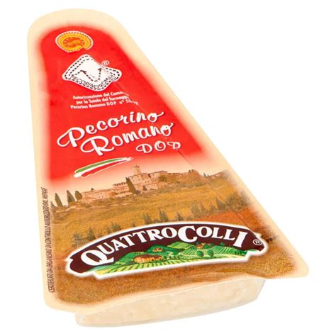 Fotografija sirov Pecorino Romano in staranega Cheddarja