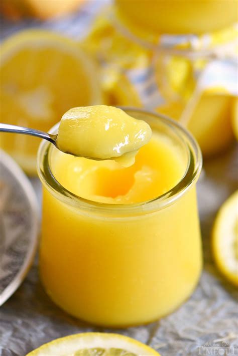 Lemon curd v kozarcu
