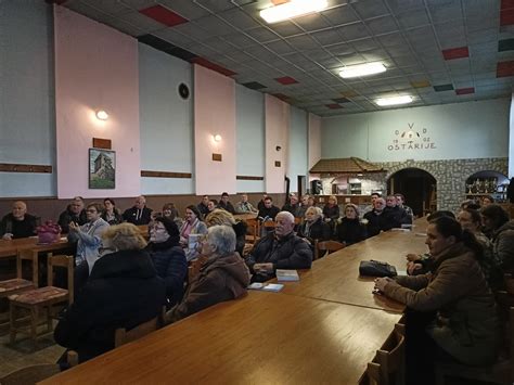 Zunanjost prenovljene furmanske oštarije Tonca na Kozini