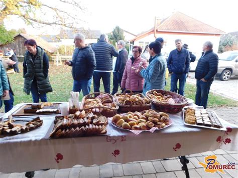 fotografija sveže pečenih domačih krušnih bombetk
