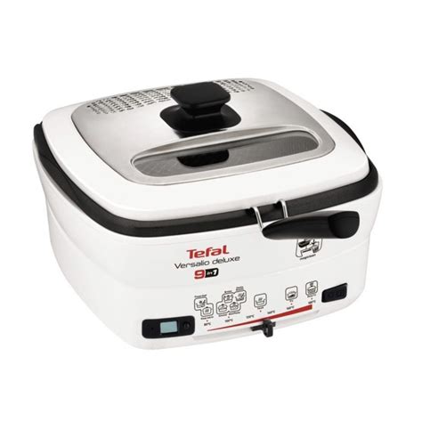 Fotografija cvrtnika (deep fryer) Tefal Versalio v uporabi