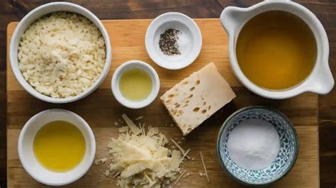 Infographic showing key ingredients for chicken and risotto with their quantities.