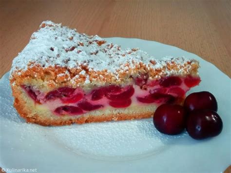 Tematska fotografija: Češnjeva pita, narezana na kose