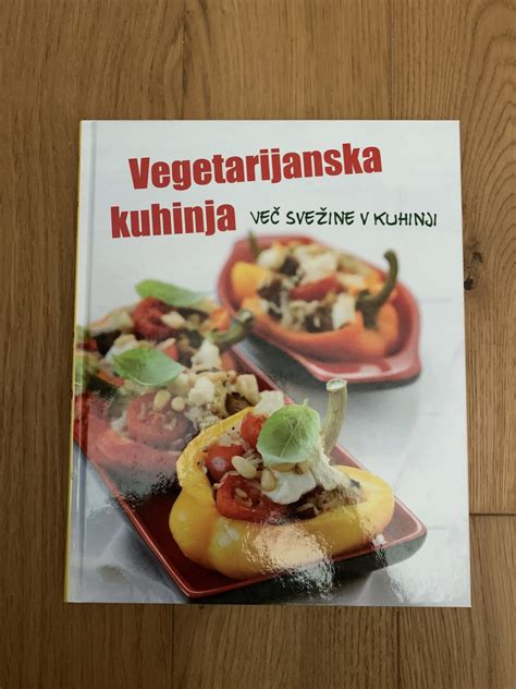 Tematska fotografija praznične mize z vegetarijanskimi in veganskimi jedmi