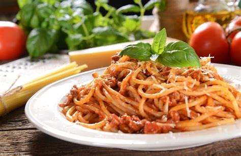 Fotografija lečinega bologneseja s špageti