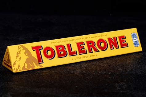 Zgodovinska embalaža čokolade Toblerone s podobo Matterhorna
