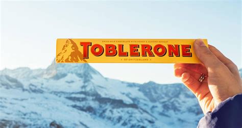 Inografika: Primerjava stare in nove embalaže Toblerone z oznakama 