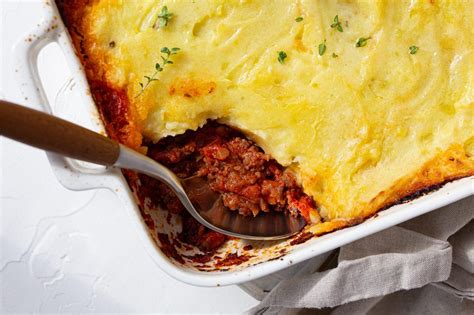 Pastirska pita, tradicionalna jed z mesnim nadevom in krompirjevim pirejem