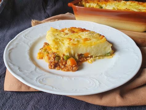Klasična pastirska pita z zapečenim krompirjevim pirejem