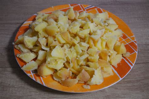 foto: servirane kumare s krompirjem in rjavo prežganje