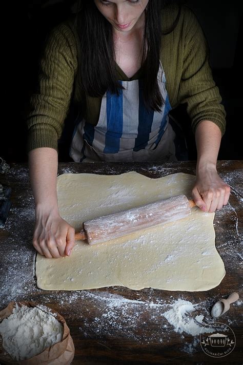 proces zvijanja listnatega testa z nadevom