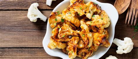 pečena cvetača s posipanimi mandlji