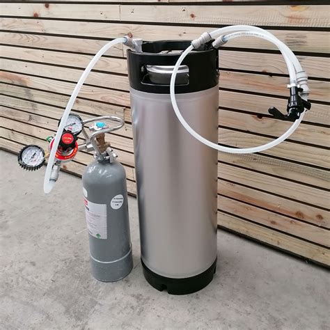 Corny keg s priključki za CO2 in točenje