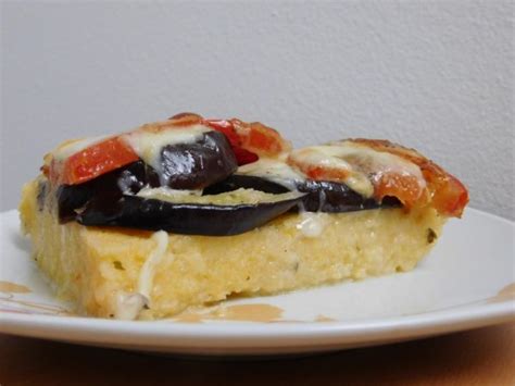 Polenta z mocarelo, jajčevci in paradižnikom