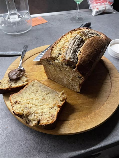 Ulični prodajalec pripravlja Bananin Roti