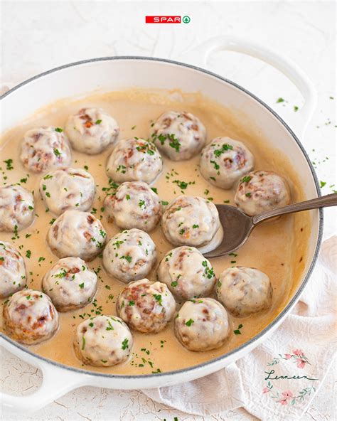 infografika z razporeditvijo sestavin za puranje trakce v šampinjonovi omaki