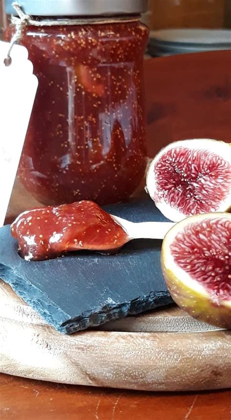 Različni dodatki za izboljšanje okusa marmelade iz fig